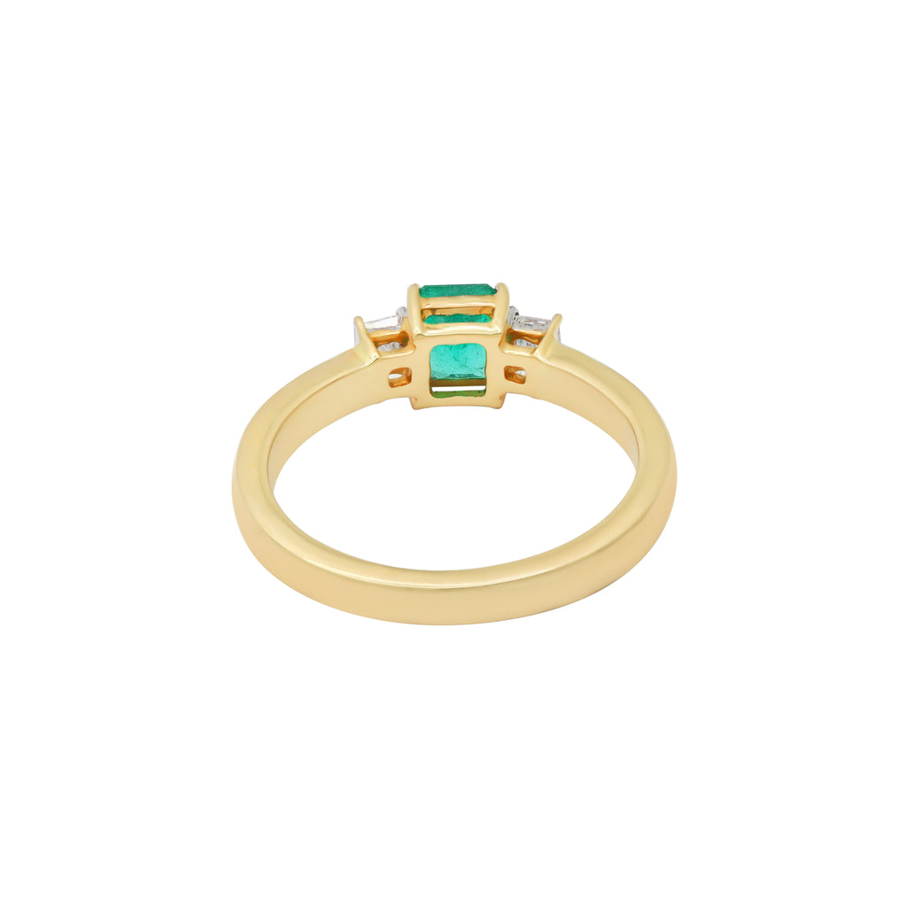 Natural Emerald And Diamond 18k Yellow Gold Elegant Ring