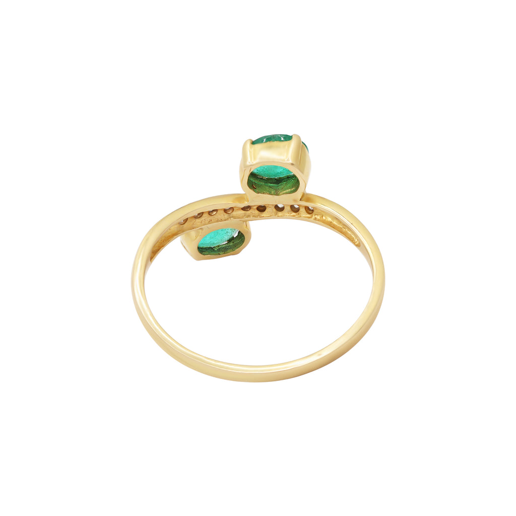 Natural Oval Shaped Emerald With Diamond In 18k Yellow Gold Ring