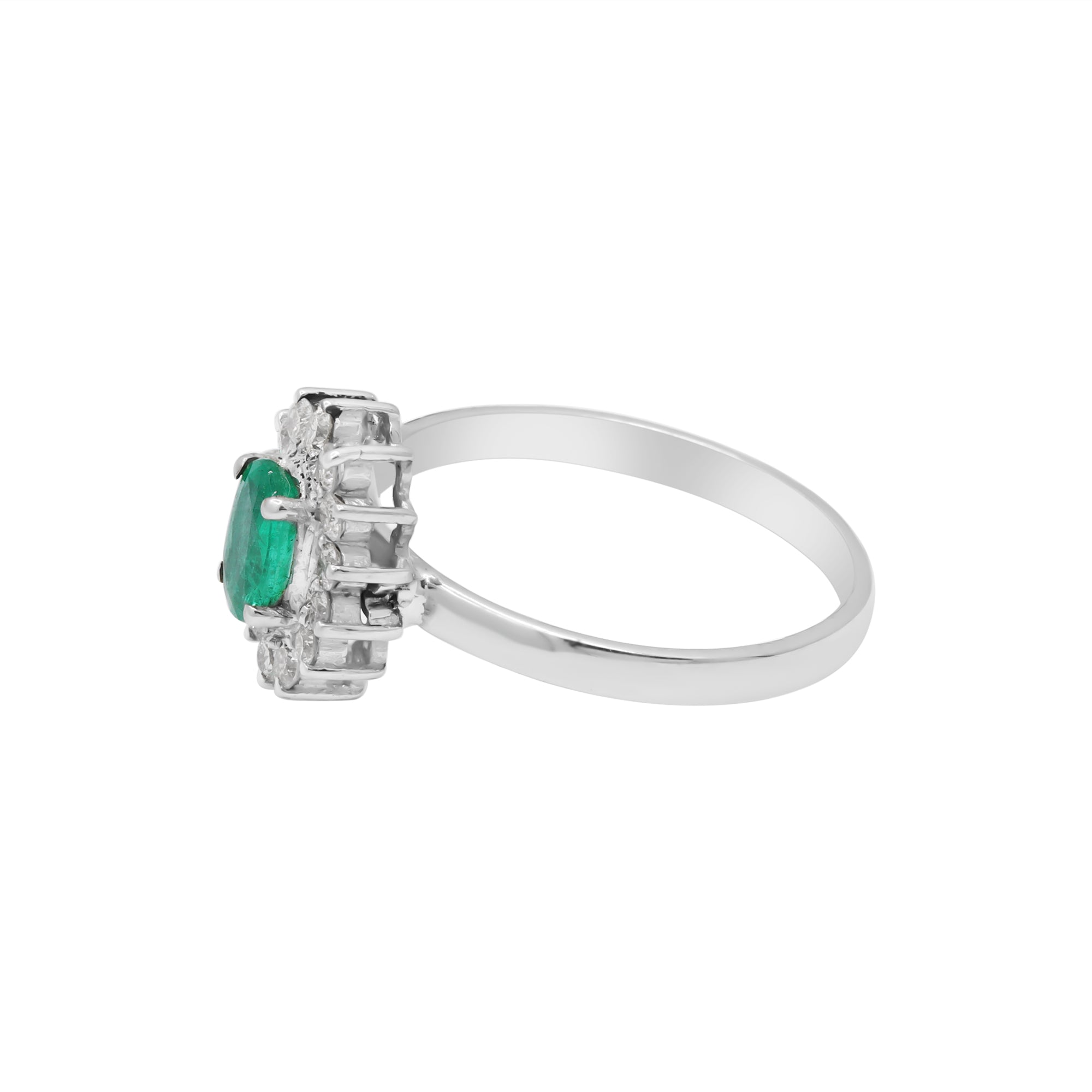 Natural Oval Cut Emerald Gemstone With Diamond Ring In 18k Yellow Gold
