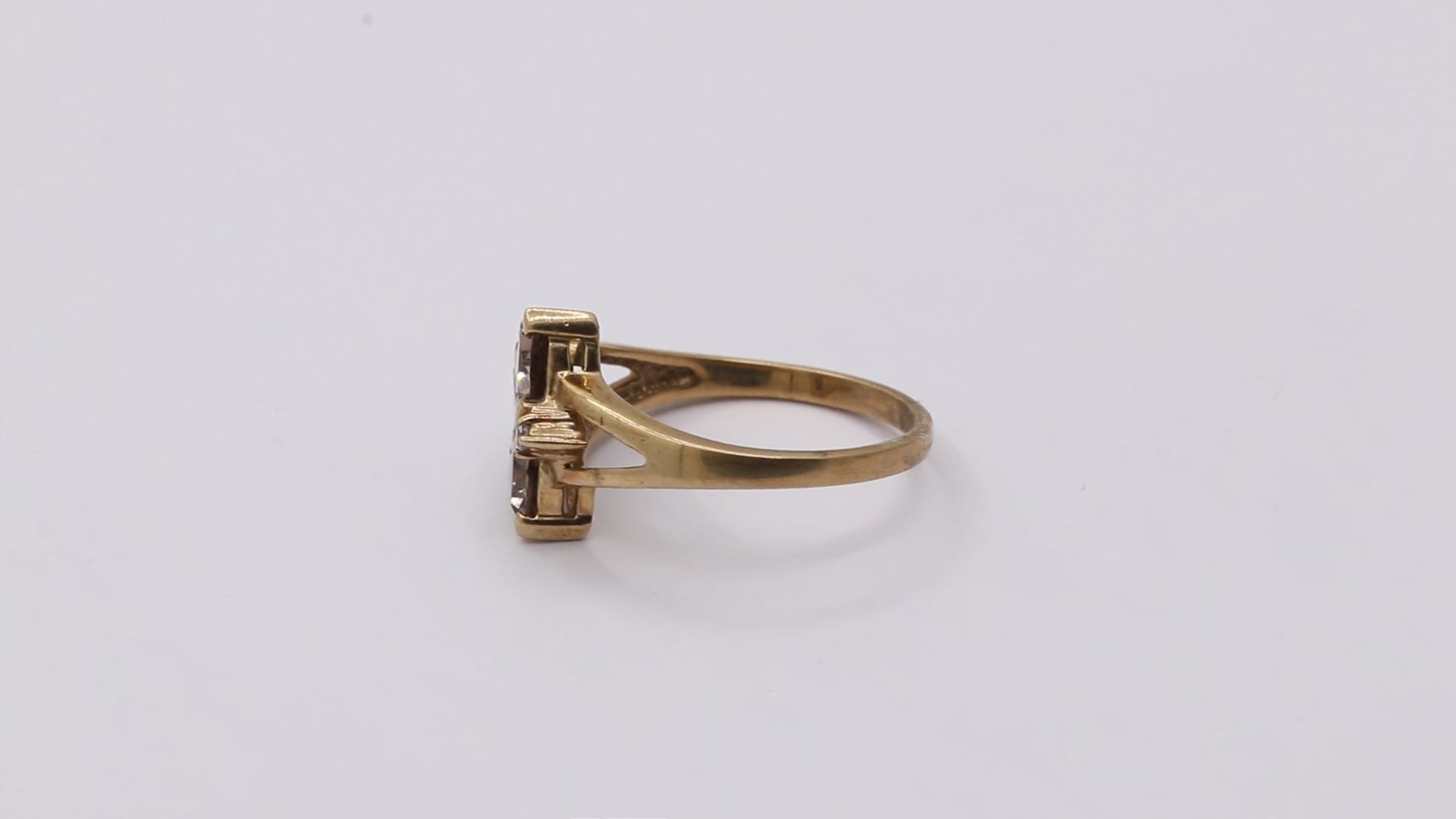 Trillion Shaped 9K Yellow Gold Natural Smoky Quartz And Diamond Ring