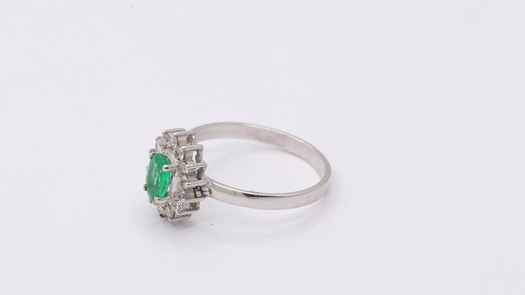 Natural Oval Cut Emerald Gemstone With Diamond Ring In 18k Yellow Gold