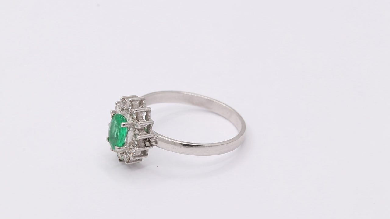 Natural Oval Cut Emerald Gemstone With Diamond Ring In 18k Yellow Gold